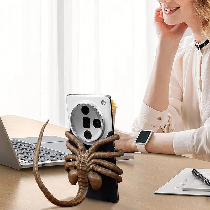 Xenomorph Facehugger Mobile Phone Holder