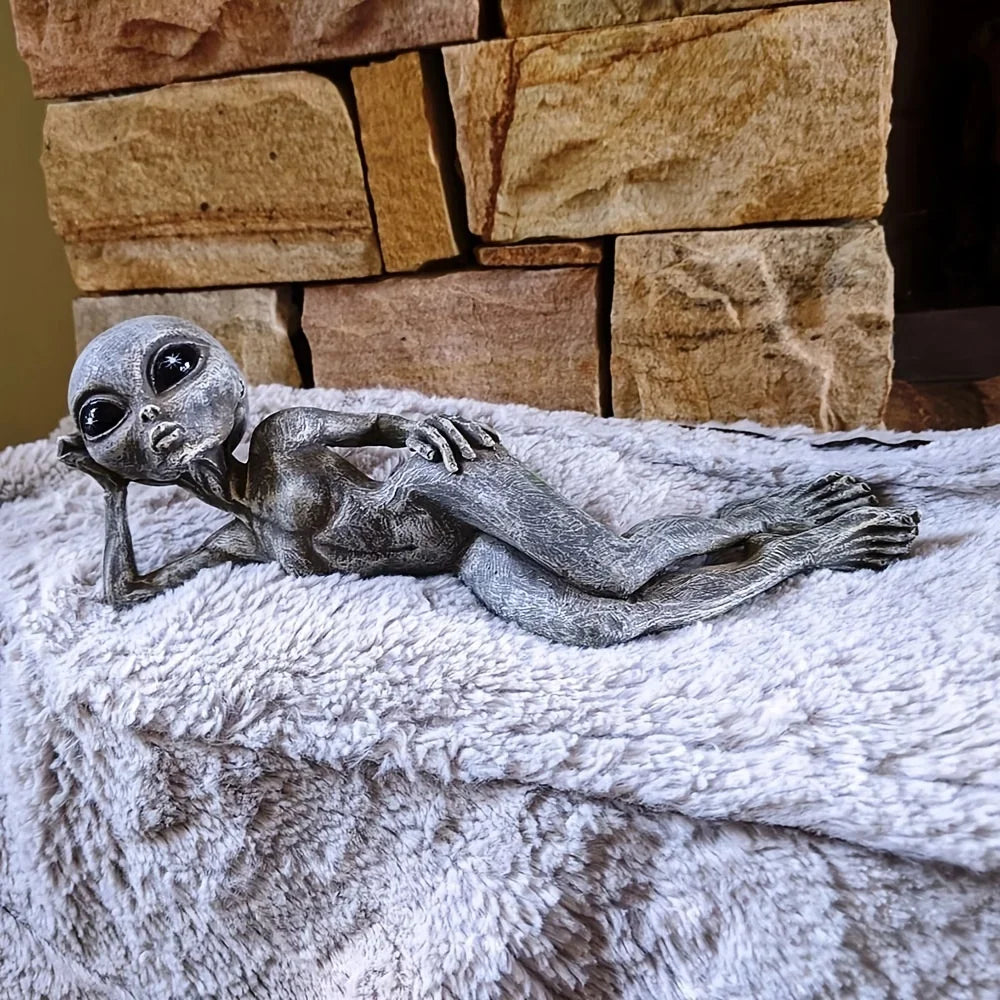 Alien Resin Statue Female Pose
