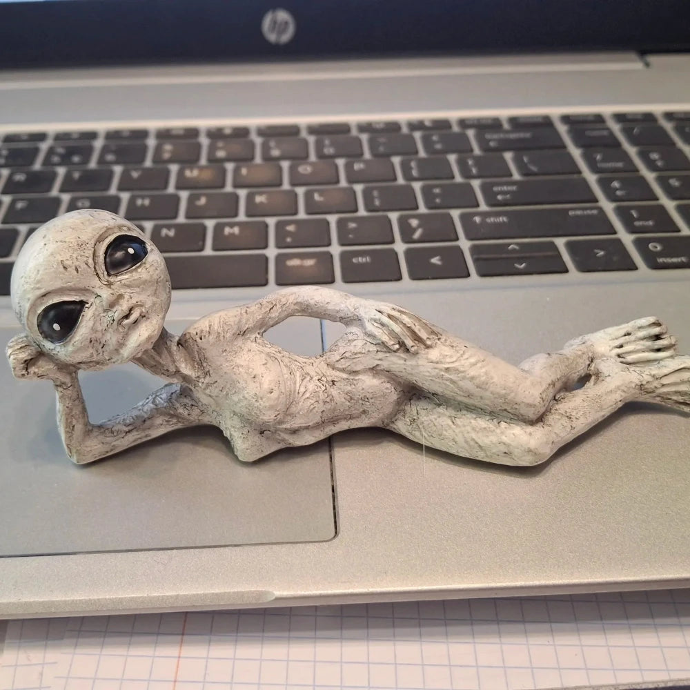 Alien Resin Statue Female Pose