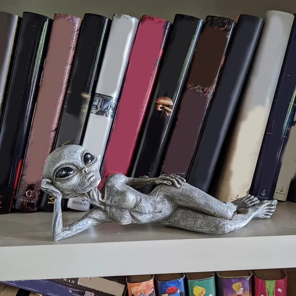 Alien Resin Statue Female Pose