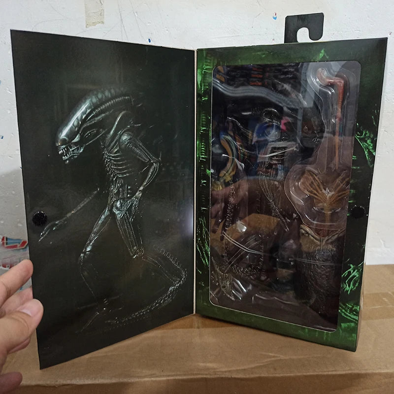 NECA Alien Big Chap Alien Figure Big Chap Alien Predator 40th Anniversary Egg Facehugger Figurine