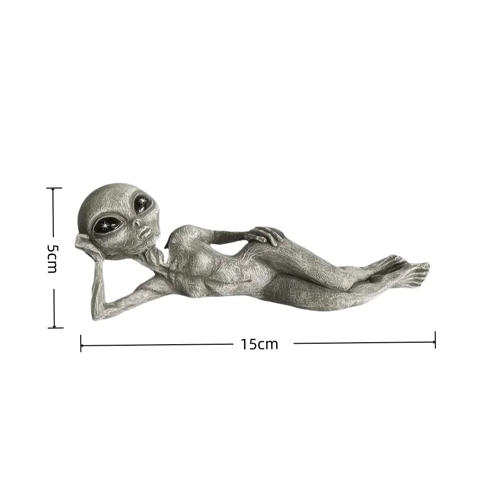Alien Resin Statue Female Pose
